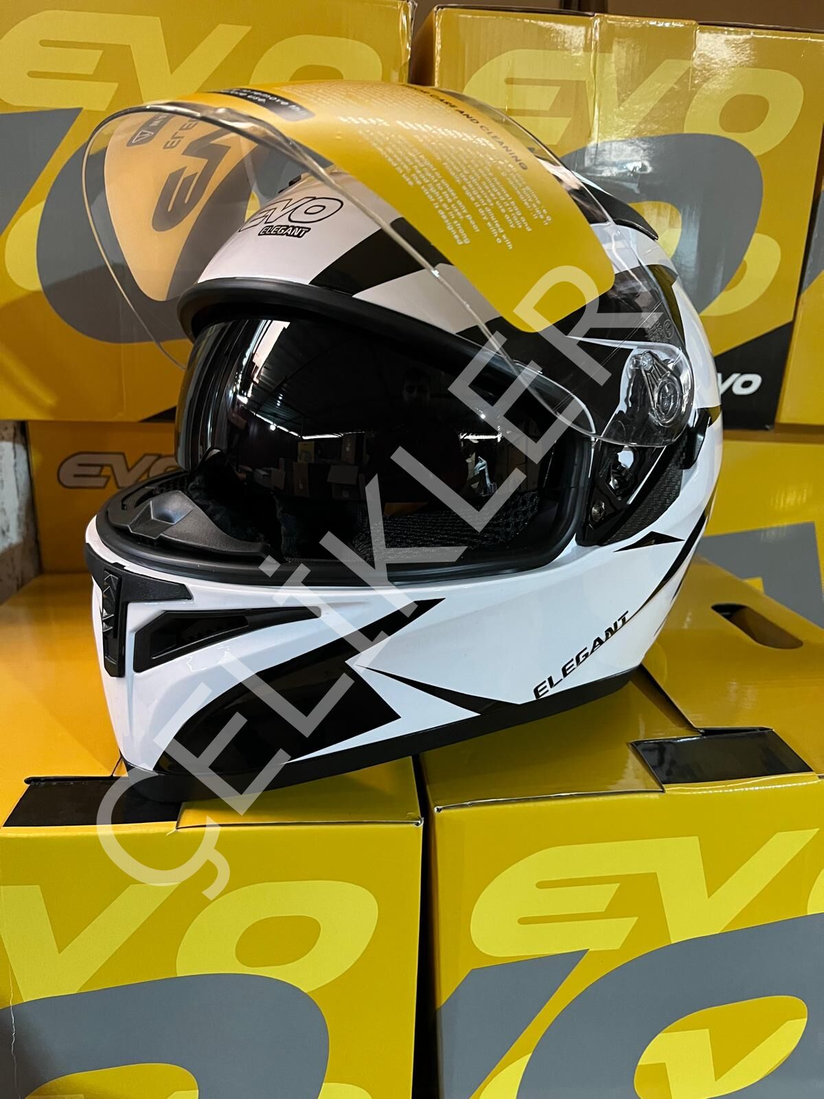 EVO KAPALI KASK BEYAZ SİYAH GÖZLÜKLÜ MODEL